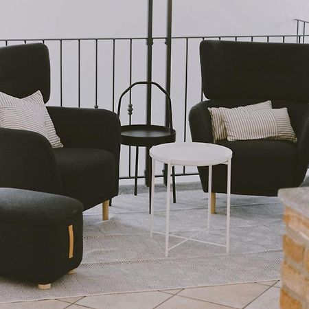 Casa Lobe - Charming Apartment In Village Centre La Morra Exterior photo