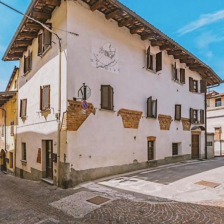 Casa Lobe - Charming Apartment In Village Centre La Morra Exterior photo