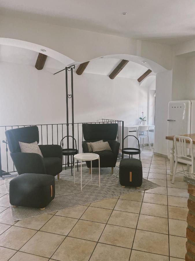 Casa Lobe - Charming Apartment In Village Centre La Morra Exterior photo