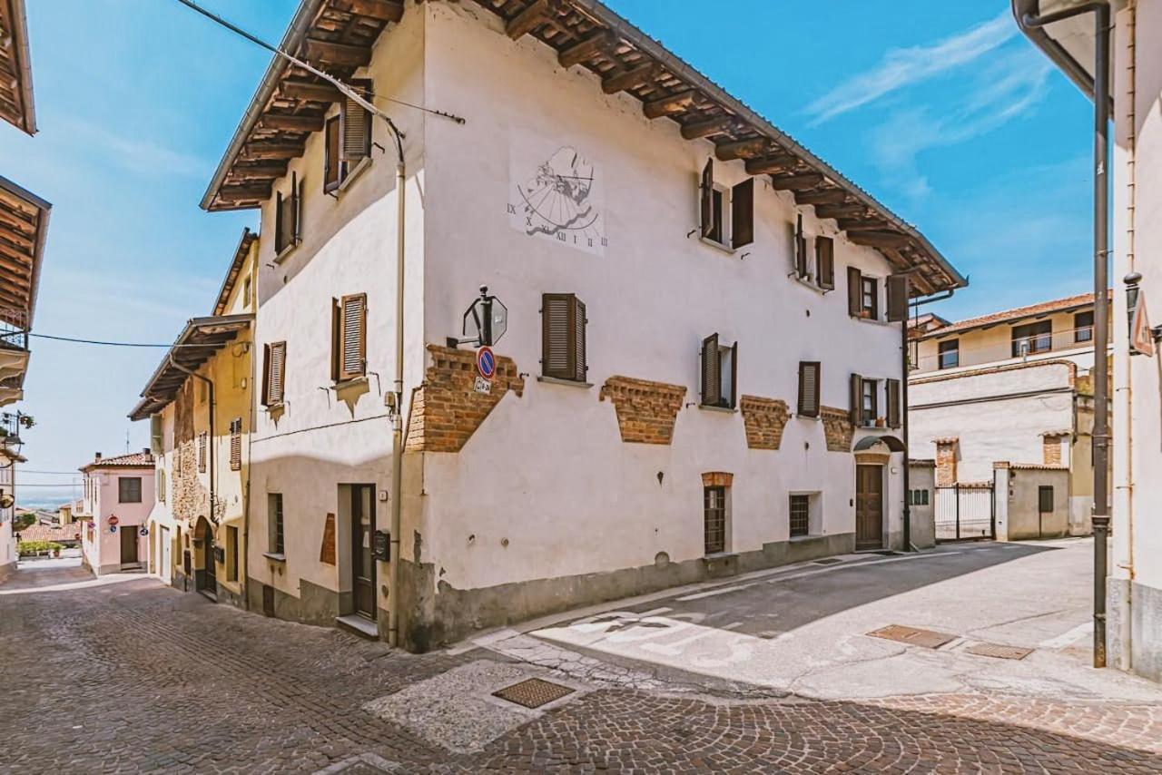 Casa Lobe - Charming Apartment In Village Centre La Morra Exterior photo